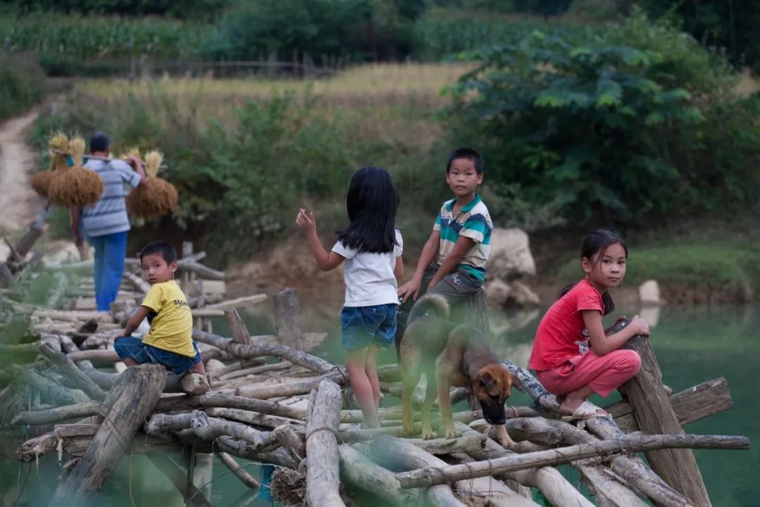为什么农村孩子的童年是游戏和小视频？