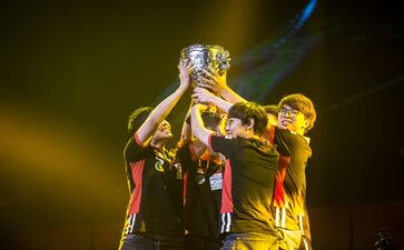 早报｜iPhone 15 Pro 空间视频适用于拍摄／ChatGPT 小手机的版本来了／腾讯将在中国独家经营 Meta VR 头显｜将来周刊